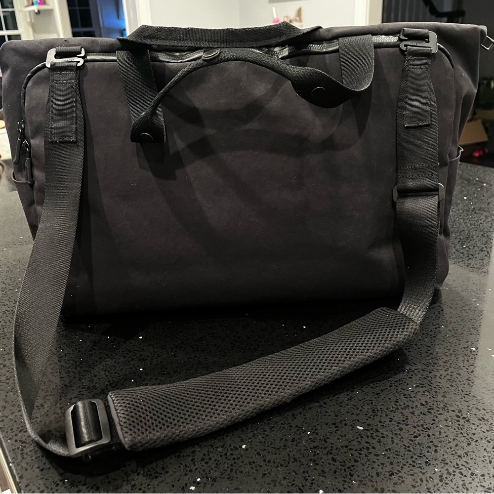 Lululemon Early Embark Duffle Bag - Picture 4 of 14